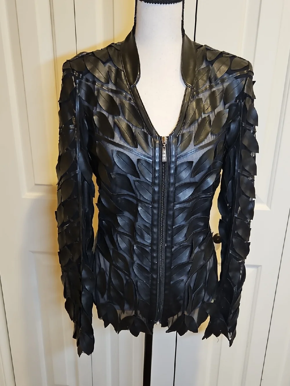 Frank Lyman Black Leaf-Pattern Faux Leather Zip Jacket Women 6 - Picture 1 of 13